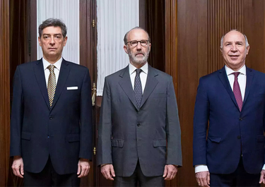 Los tres jueces de la Corte Suprema, Horacio Rosatti, Carlos Rosenkrantz y Ricardo Lorenzetti, los rostros más notables de la Argentina injusta.