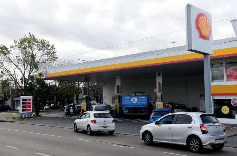 Energía: José Luis Manzano y un fondo suizo se quedaron con las estaciones y la refinería de Shell