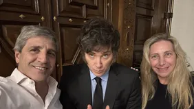 Luis Caputo, Javier Milei y Karina Milei. 