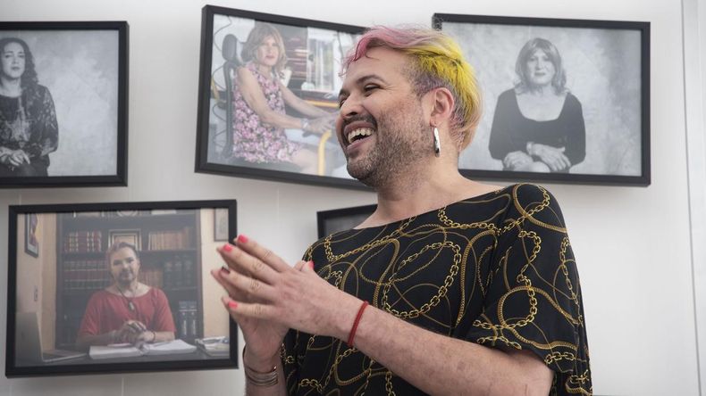 Manu Mireles, activista trans no binaria, en contra del decreto de Javier Milei.