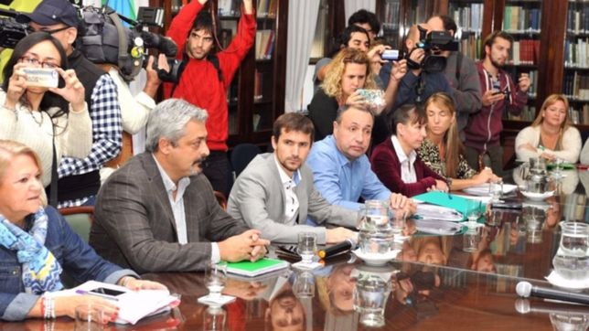 con algunas modificaciones, vidal insiste con el 20% de aumento: rechazo docente