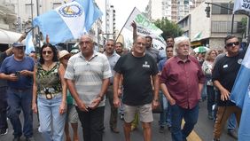 Los gremios estatales de Córdoba marchan contra la reforma previsional de Martín Llaryora