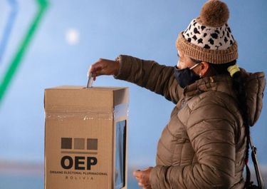 Bolivia votó en paz y espera los resultados