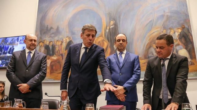 asumio jaton y lo cruzo a corral: se acabo la soberbia en santa fe