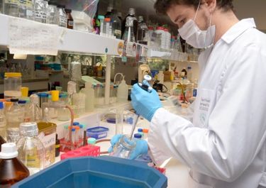 Los laboratorios rechazan un congelamiento de precios para el sector