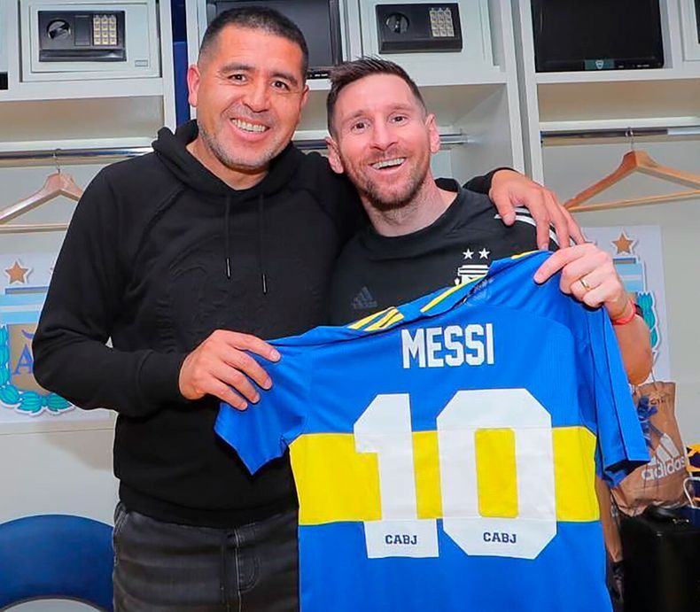 Javier Milei catalogó a Riquelme de kirchnerista y admitió que no habló con Messi