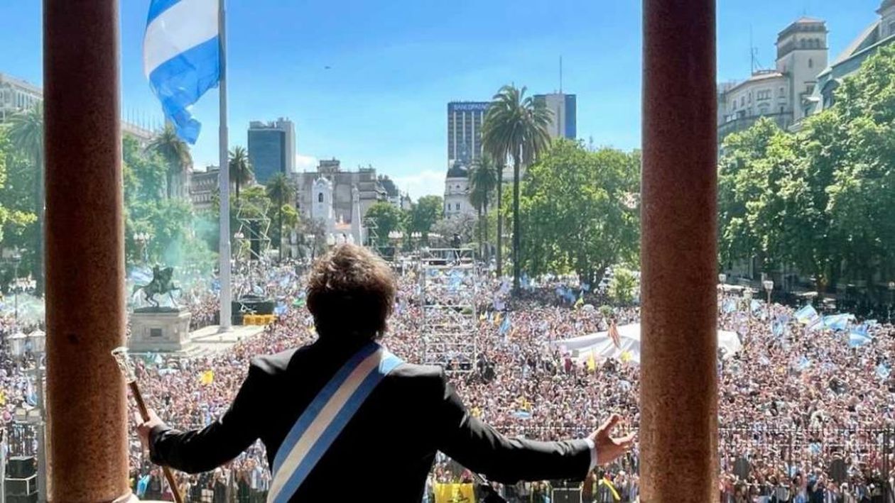 Javier Milei, en el balcón de la Casa Rosada.