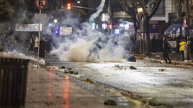Represión policial en los alrededores del Congreso.