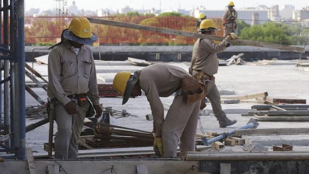 La reforma laboral del Gobierno quita recursos a la ANSES, y desvincula aumentos por inflación a la AUH.