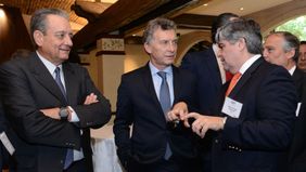 Fuera de agenda y antes de Rajoy, Macri recibió a los jefes de YPF en la Rosada