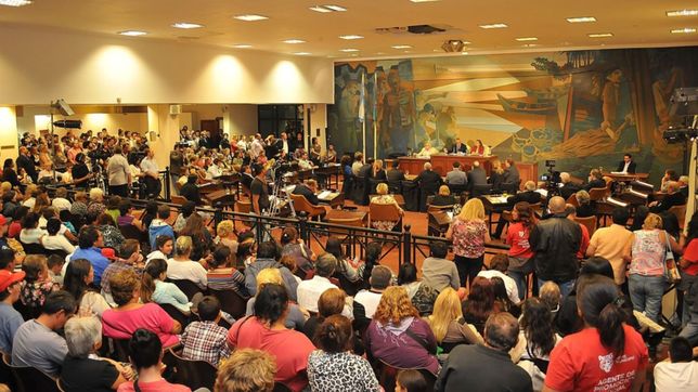 el massismo reedita la estrategia de echar a los que ya se fueron