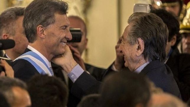 sin velorio, el presidente llega al mediodia desde el sur para despedir a su padre