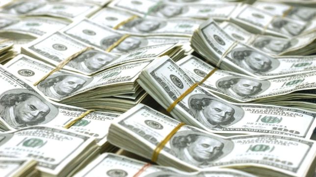 las movidas del central hicieron trepar un poco mas al dolar, que cerro a 38,40