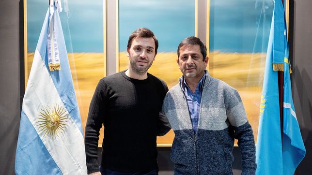 Chubut: con el PJ en crisis, Ignacio Torres aspira intendentes y le da volumen a su propio partido.&nbsp;En la foto, con&nbsp;Silvio Boudargham&nbsp;de Cholila.