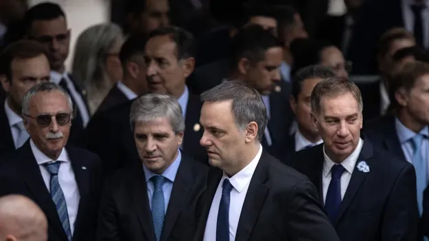 adorni participara de una misa por la muerte del papa francisco y coincidira con villarruel adorni participara de una misa por la muerte del papa francisco y coincidira con villarruel