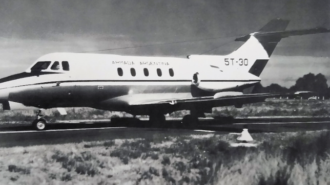 El jet Hawker Siddeley de la Armada argentina abandonado en Uruguay
