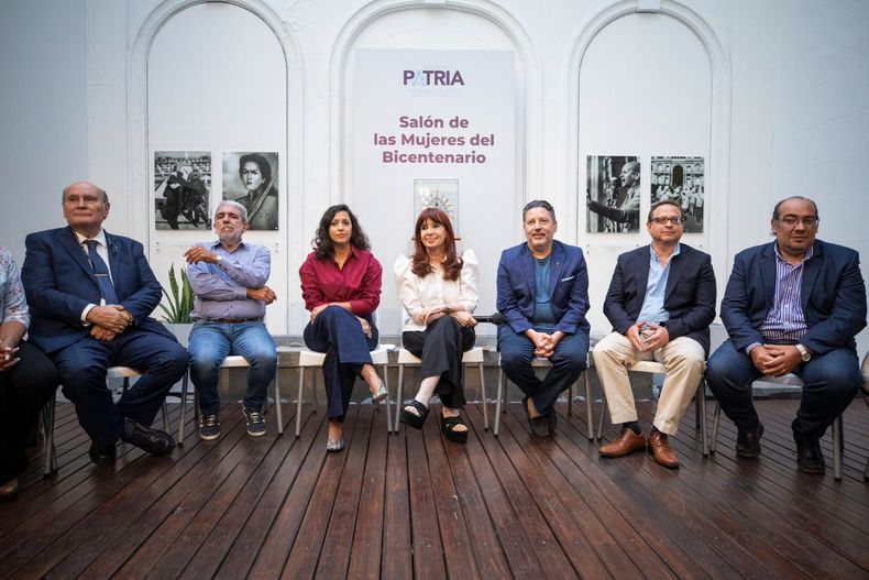 Leila Chaher junto a la presidenta del PJ nacional Cristina Fernández de Kirchner y los interventores del partido en Jujuy, Aníbal Fernández y Gustavo Menéndez.