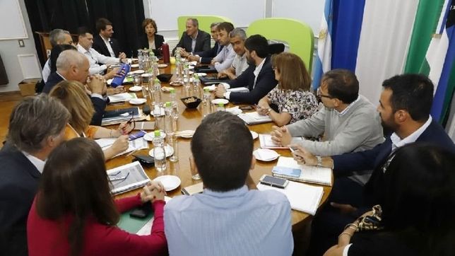 carreras reunio a su gabinete para dar inicio a la gestion