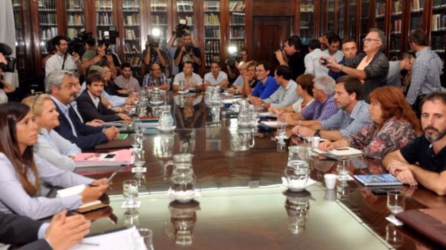 ahora vidal ofrece mas aumento si los docentes faltan menos: paro de 48 horas