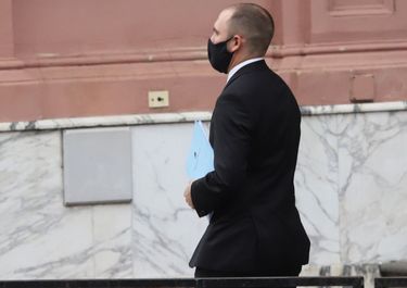 La pelea interna de Guzmán para aumentar las tarifas