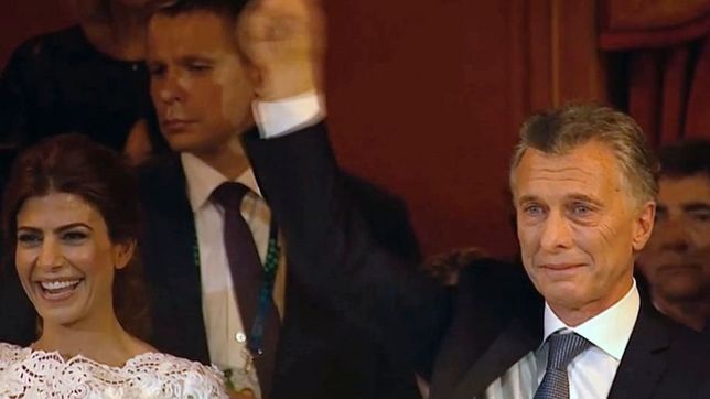 macri sale de la burbuja y se mete de nuevo en su laberinto economico