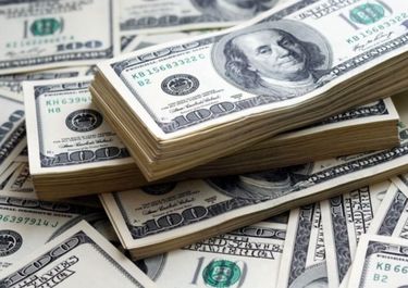 En la montaña rusa, el blue trepó a $350, bajó y cerró a $338