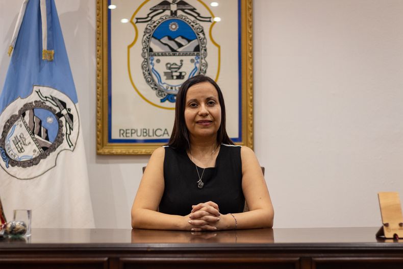 Natalia Albarez Gómez es la primera rectora mujer de la UNLaR.