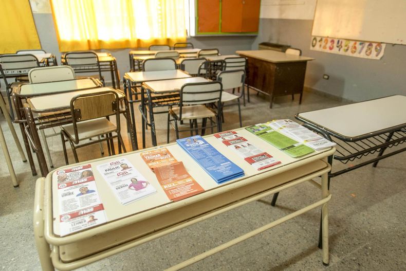 La Libertad Avanza instala la boleta única de papel en Río Negro y busca desplazar el viejo sistema de votación.
