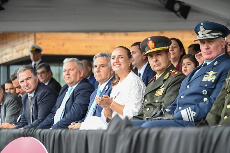Martín Llaryora y Myrian Prunotto junto a intendente de Arroyito, Gustavo Benedetti.&nbsp;