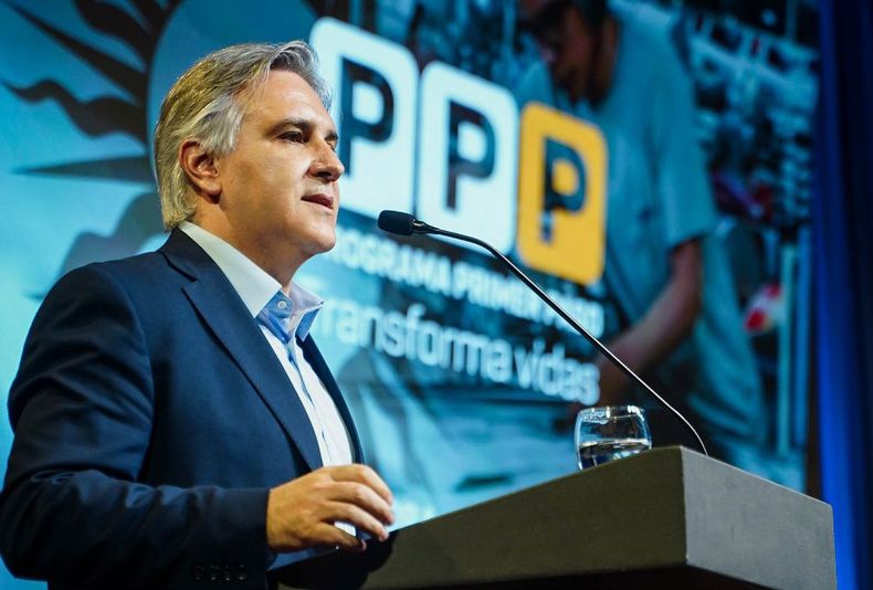 El gobernador de Córdoba, Martín Llaryora, relanzó un programa de empleo juvenil