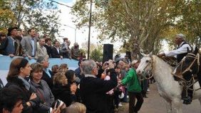 City Bell festeja sus 98 años y canta junto a Luciano Pereyra