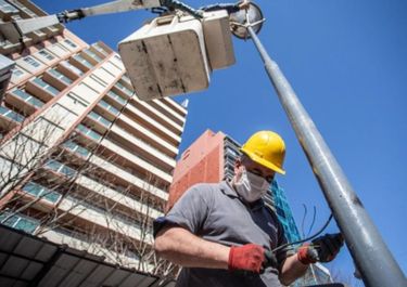 La desocupación bajó al 8,2% en el tercer trimestre del año