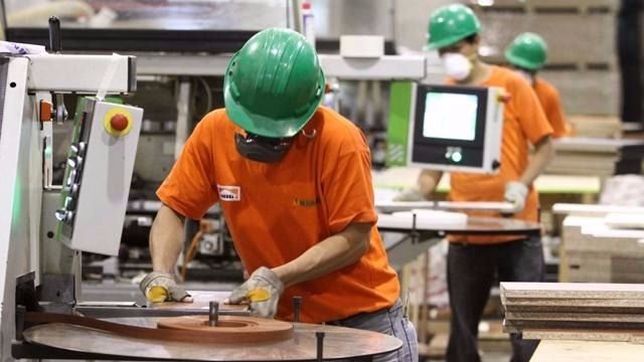 pymes denuncian abusos de las art y subas del 100%