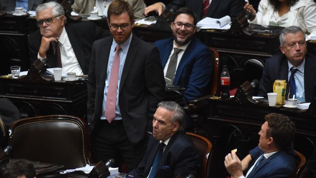 Miguel Ángel Pichetto, jefe del bloque Encuentro Federal, junto a Nicolás Massot. 