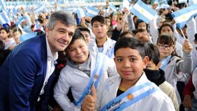 Día de la bandera: Zabaleta tomó juramento a 2 mil alumnos de distintas escuelas