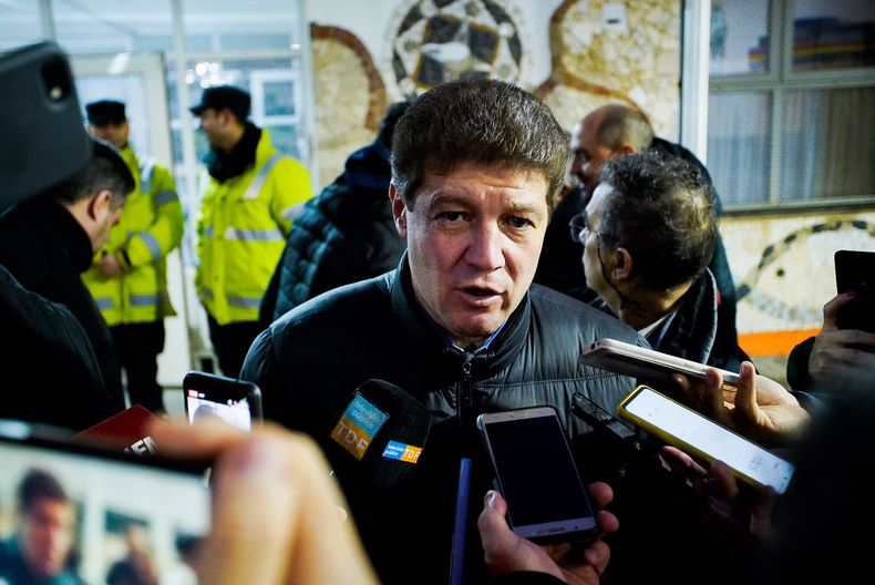 Melella con prensa.jpeg
