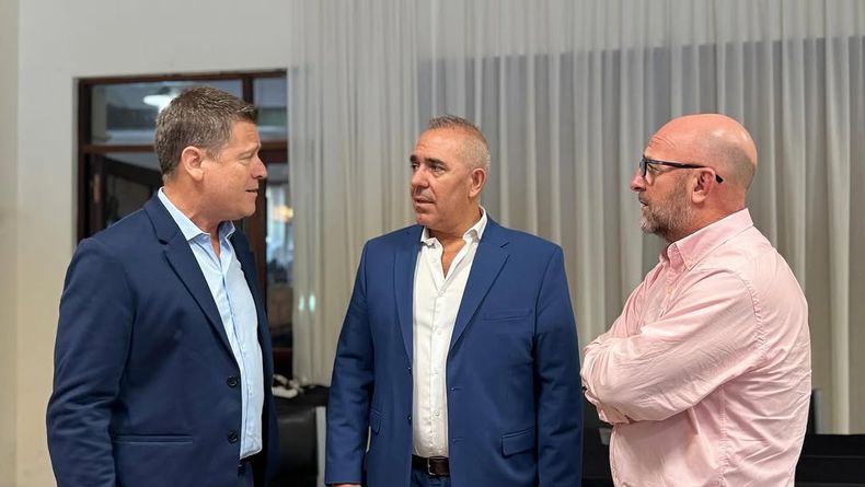 Marcos Carasso junto al presidente del Tribunal de Cuentas de la Provincia, Beltrán Corvalán.