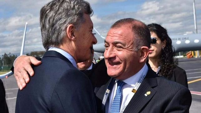 macri saca a juez de ecuador, pero no lo deja sin trabajo