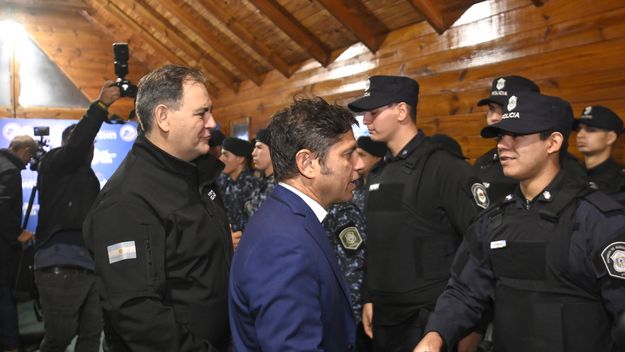 Axel Kicillof junto a su ministro de Seguridad Javier Alonso, el canciller que envió a Santa Fe.