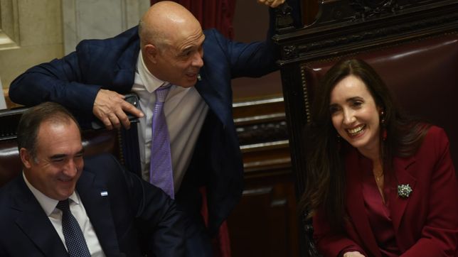 Victoria Villarruel, con Bartolomé Abdala (presidente provisional) y Bartolomé Abdala, quien no quiere ser desplazado por Patricia Bullrich.&nbsp; 