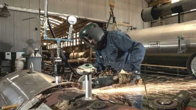 industriales, contra el ausentismo sin causa y por el pase sanitario laboral