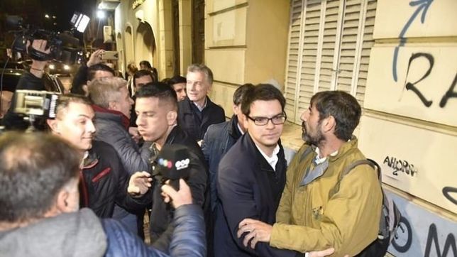 en cordoba, un hombre vulnero la seguridad e insulto en la cara a macri