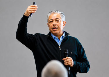Rolando Figueroa se adelanta al Senado con un proyecto para blindar las tierras fiscales.