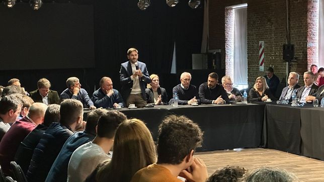 Pullaro en la reunión de Unidos en Rosario.