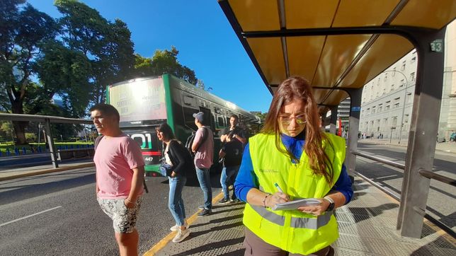 La Comisión Nacional de Regulación del Transporte del Gobierno labró más de 25 actas a empresas de colectivos que adhirieron al paro.Noticias Argentinas