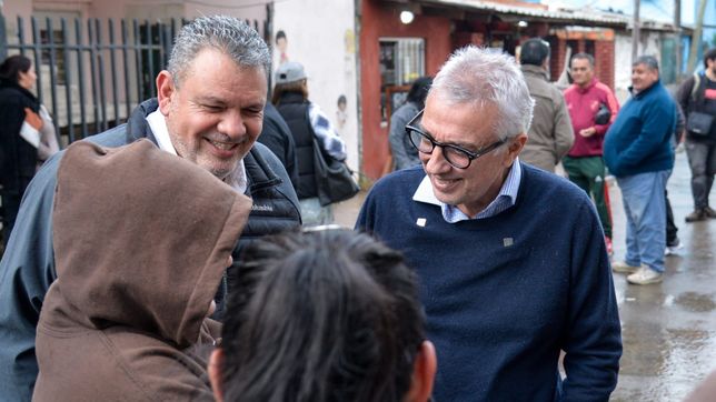 Julio Zamora y Gustavo Aguilera, el candidato de Somos, de campaña en San Fernando