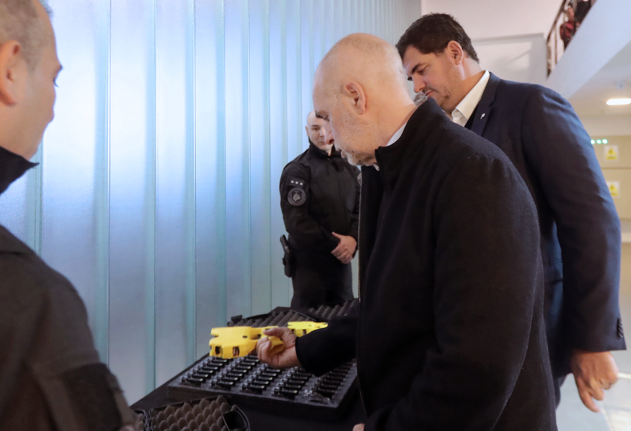 Larreta Taser