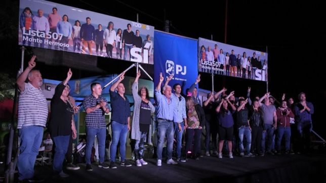 las 15 islas azules en la inundacion roja y amarilla del interior bonaerense