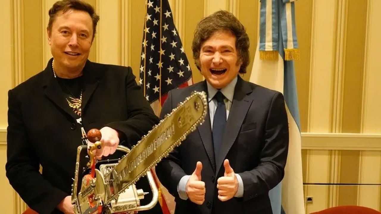 Elon Musk con Javier Milei: la motosierra es poco empática, pero le gusta.