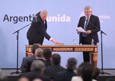 Una aplanadora para tapar los baches de la herencia Trotta